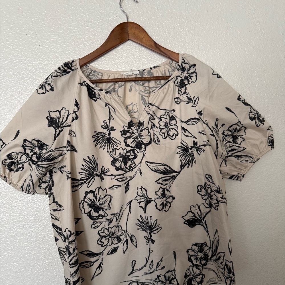 Maurices Black and Cream Floral Blouse Women’s Size L puff sleeve